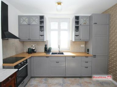 Ponúkame do prenájmu 3-izbový, komplete zariadený byt v centre (Hlboká ul.) nad Hl.stanico