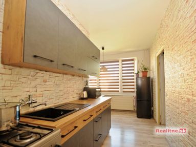 Pekný čiastočne prerobený 3 izbový byt na predaj