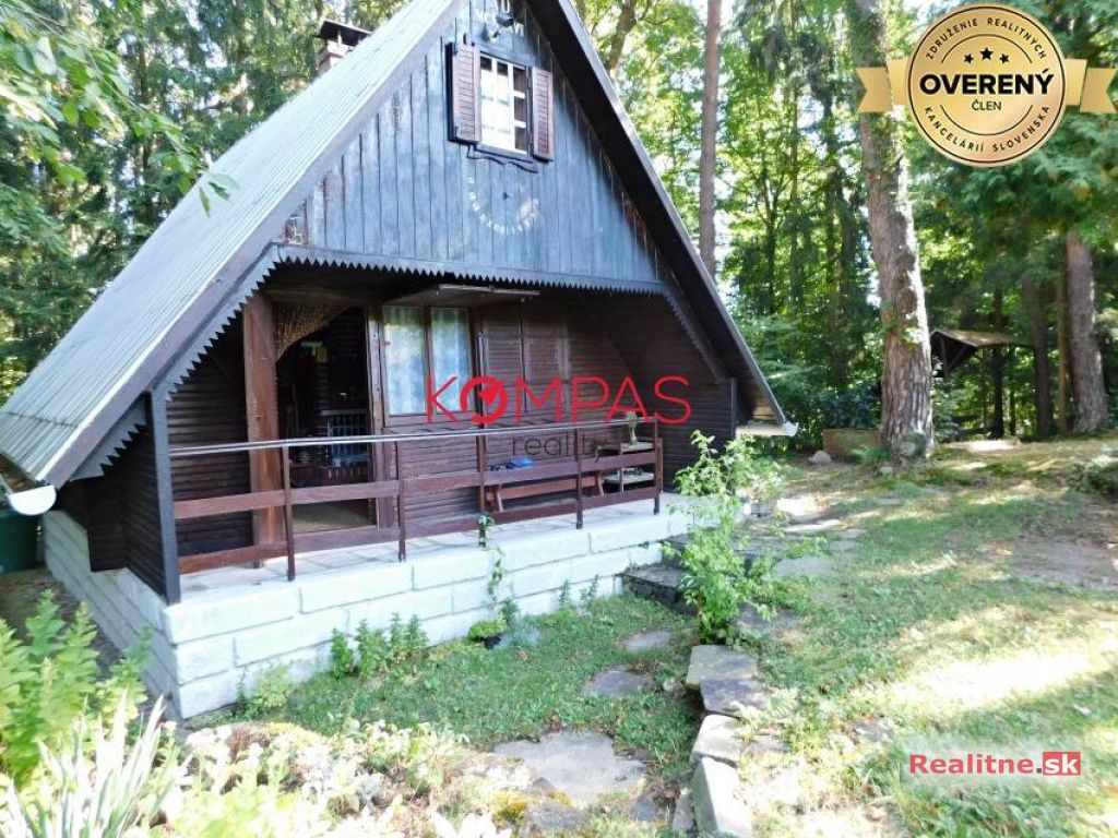  ÚTULNÁ CHATA V STREDE LESA NA SLIAČI, IDEÁLNA NA RELAX S RODINOU