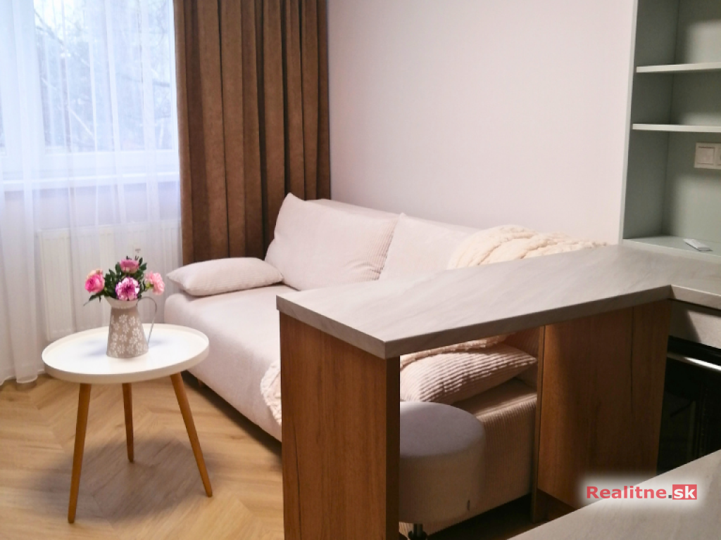 Moderná, kompletne zariadená garsónka na prenájom – Tomášikova ulica, Poprad