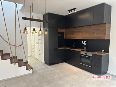 17477162-d585-45f6-b17c-50eb17b1d3d5