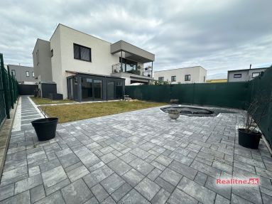 Predaj 3i novostavba s pozemkom, zimnou záhradou a bazénikom, STUPAVA