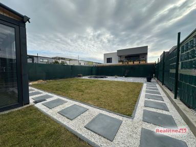 b3700dbc-50c1-429a-8104-f135ae89346c