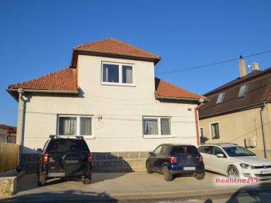 Na predaj 5-izbový rodinný dom v Trenčianskych Miticiach