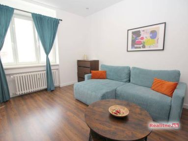 Ponúkame na predaj 2-izb. byt Laurinskej ul., pešia zóna s balkónom