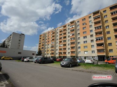 Slnečný nízkonákladový 3 izbový byt s balkónom 