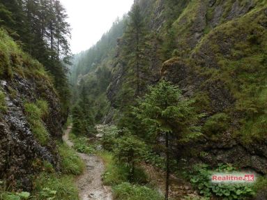 Tiesňavy_Juráňovej_doliny_-_panoramio