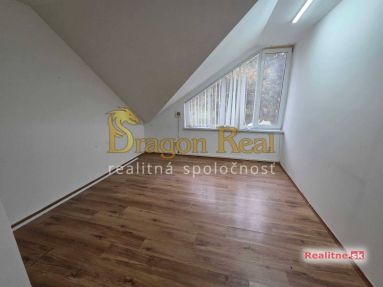 PRENÁJOM – Obchodný priestor o rozlohe 16m2 – MICHALOVCE