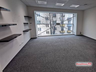 Na prenájom kancelária 29 m2 s klimatizáciou blízko centra Poprad