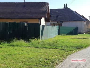 Predám pozemok na stavbu domu