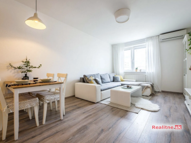 Snímka obrazovky 2026-04-18 o 21.47.52