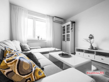 Snímka obrazovky 2026-04-18 o 21.48.24