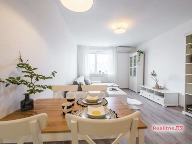 Snímka obrazovky 2026-04-18 o 21.48.52