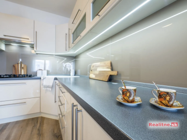 Snímka obrazovky 2026-04-18 o 21.49.27