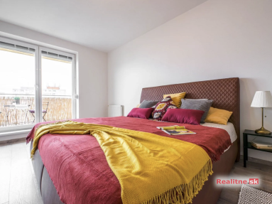 Snímka obrazovky 2026-04-18 o 21.49.54