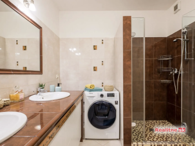 Snímka obrazovky 2026-04-18 o 21.50.52