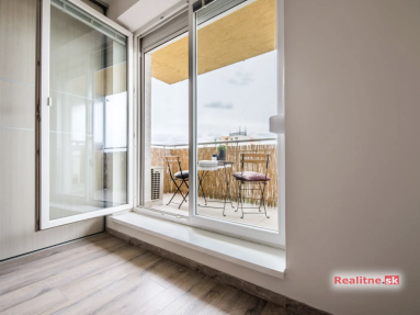 Snímka obrazovky 2026-04-18 o 21.51.39