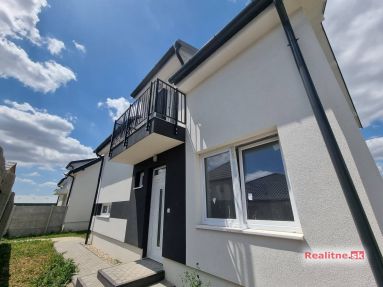 Novopostavený rodinný dom v obci Levél, neďaleko Bratislavy