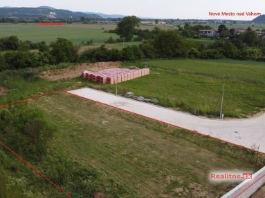 Stavebný pozemok 749 m²; Obec Štvrtok; siete na pozemku
