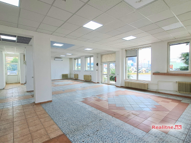 NA PRENÁJOM OBCHODNÝ PRIESTOR | 176 m² | POPRAD – TEPLICKÁ