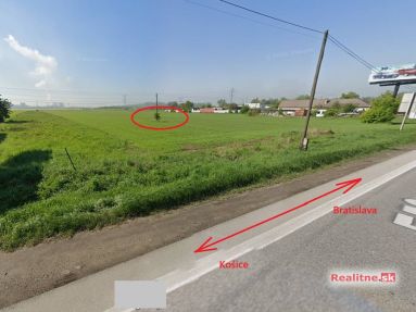 pohľad z hlavnej cesty